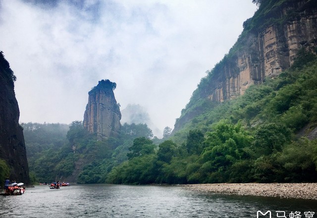 斯嘉丽染发登杂志封面 成熟性感模仿梦露‘ky开元’